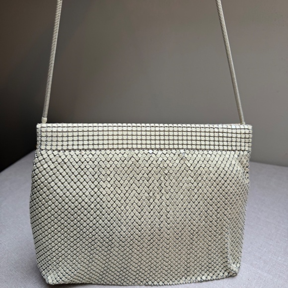Vintage 1970s Whiting And Davis International Ivory Mesh Shoulder Bag - Picture 10 of 13